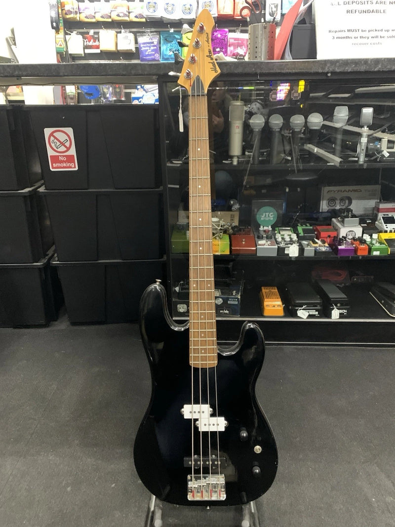 Aria Pro ii Mad Axes 4 String~ Black~ Electric Bass Guitar!- Pro Setup