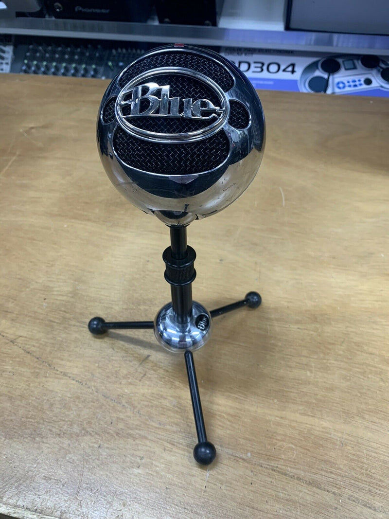 Blue Microphones Snowball USB Microphone, Aluminium Silver Mic stand